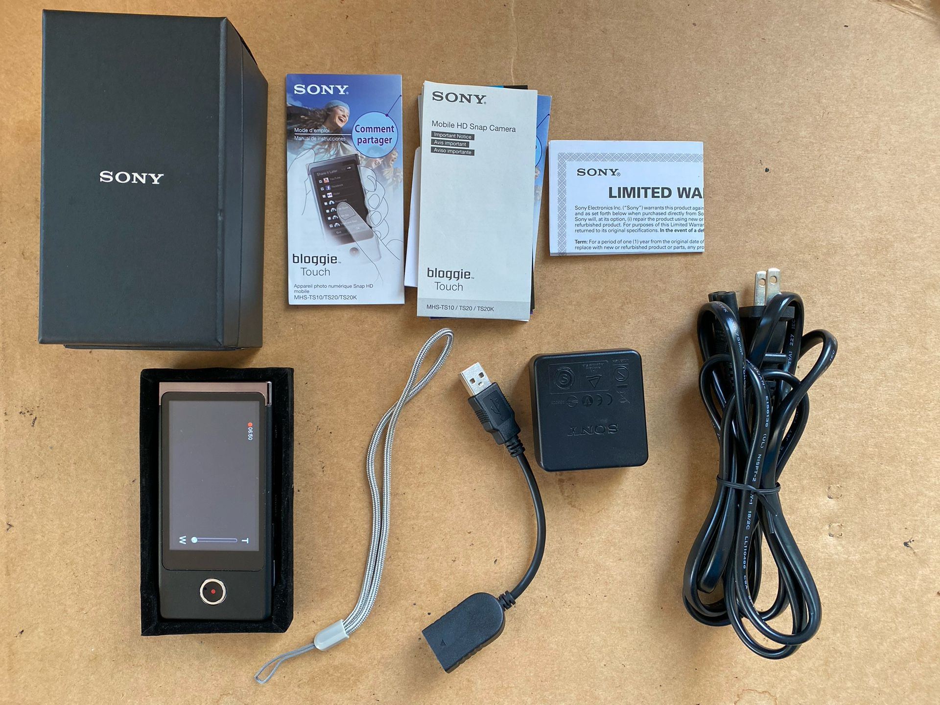Sony Bloggie Touch MHS-TS10 Mobile Snap Camera