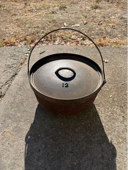 Vintage 12 cast iron Dutch oven