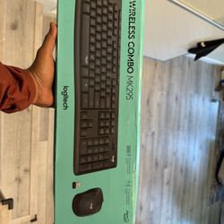 New Keyboard And Mouse - Logitech MK295 Combo