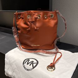 New Michael Kors Jules Bucket Purse