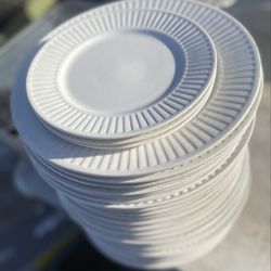 Strawberry Street Commercial Restaurant Plates   41 Total plates  (23) large Dinner plates (18) small desert plates  $75 for all 41 or $2 each  Excell