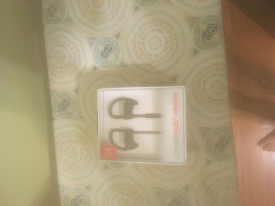 Brand New Powerbeats 3 wireless headphones