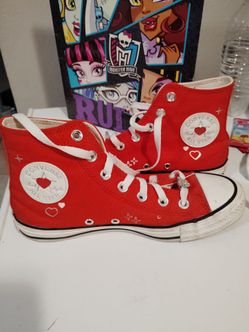 Red heart Converse