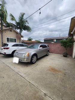 2006 Cadillac SRX V6 – Runs & Drives – New Tires & Battery – $2,300 OBO