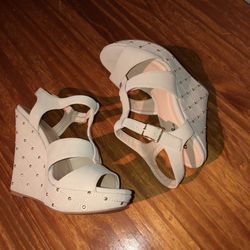 NWOT Qupid Size 7 Tan Rhinestones Wedge Sandals 