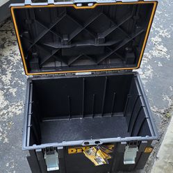 Dewalt Rolling Box