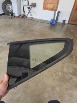 2021 ford mustang gt driver side quarter glass