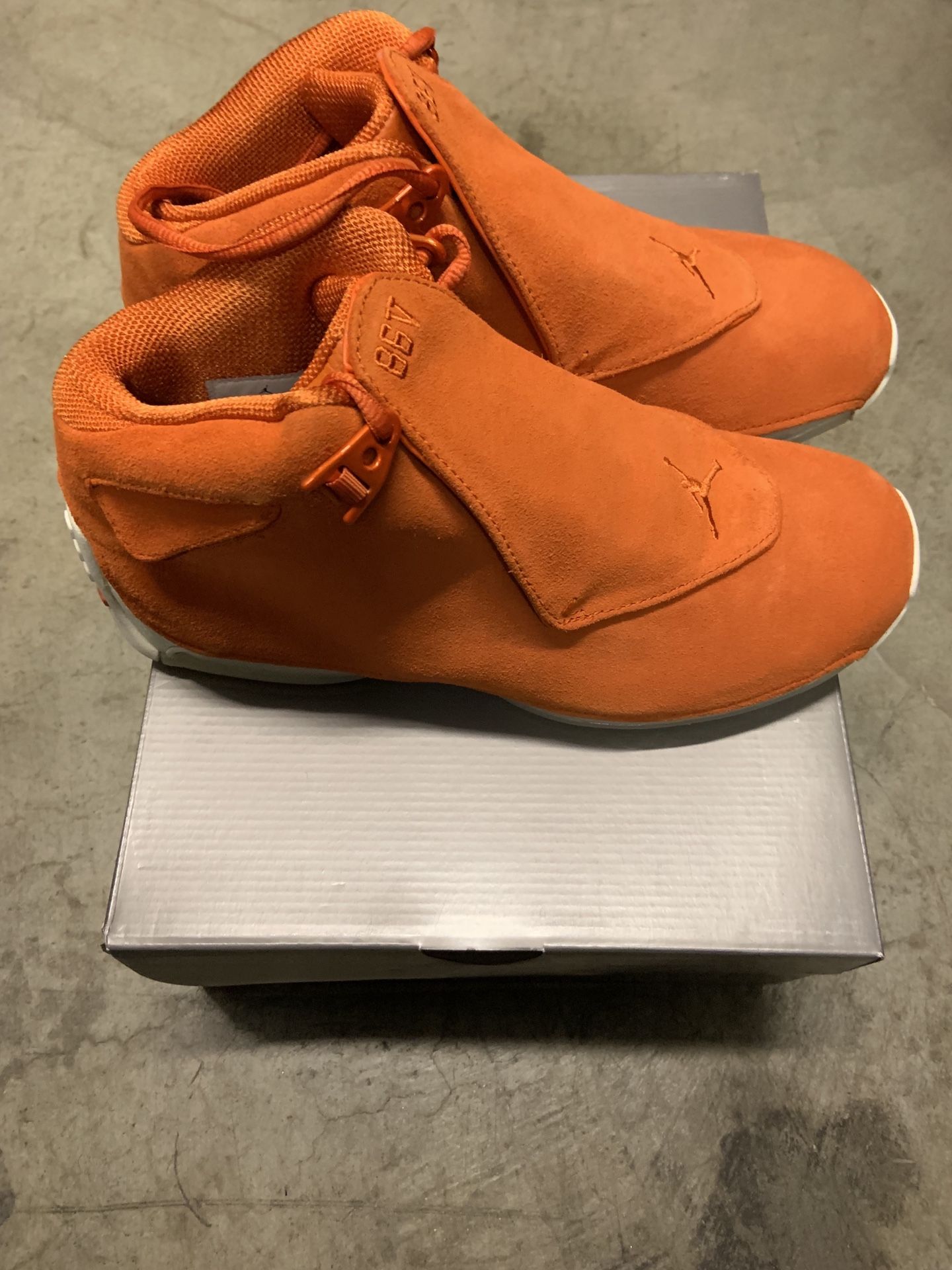 NEW Air Jordan Retro 18 Campfire Orange SZ9.5