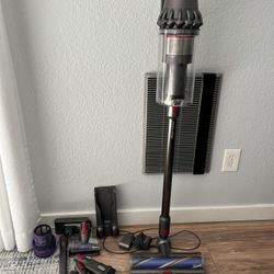 Dyson Outsize Vacuum 