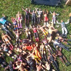 WRESTLEMANIA WWE CHAMPIONSHIP TITLE BELTS AUTOGRAPH PHOTOS & MANY ACTION FIGURES?BETTA HURRY!