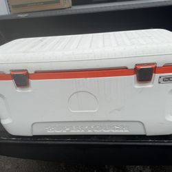 IGLOO Super Tough Cooler 120 Qts