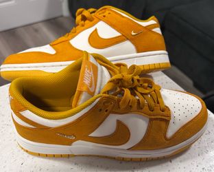 DUNK LOW WMNS "DARK SULFUR GOLD MINI SWOOSH"  size 9