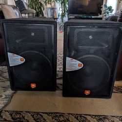 JBL .   15' Two Way Reinforcement Speaker 