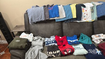 Ropa de niño size 5  y son 32 piezas