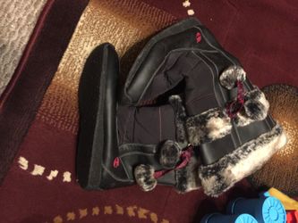 Size 5.5 girls but fits like 7