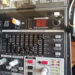 BEHRINGER  X1832 MIXER