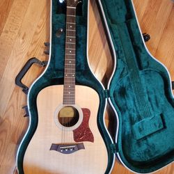 TAYLOR ACOUSTIC Model 110 With Case!