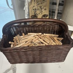 Basket W/ Doll Pins