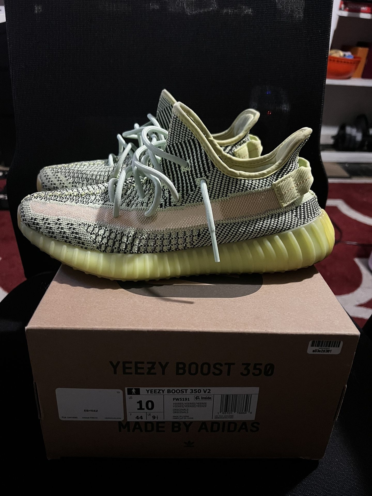 Yeezy 350 Yeereel Size 10 Like New