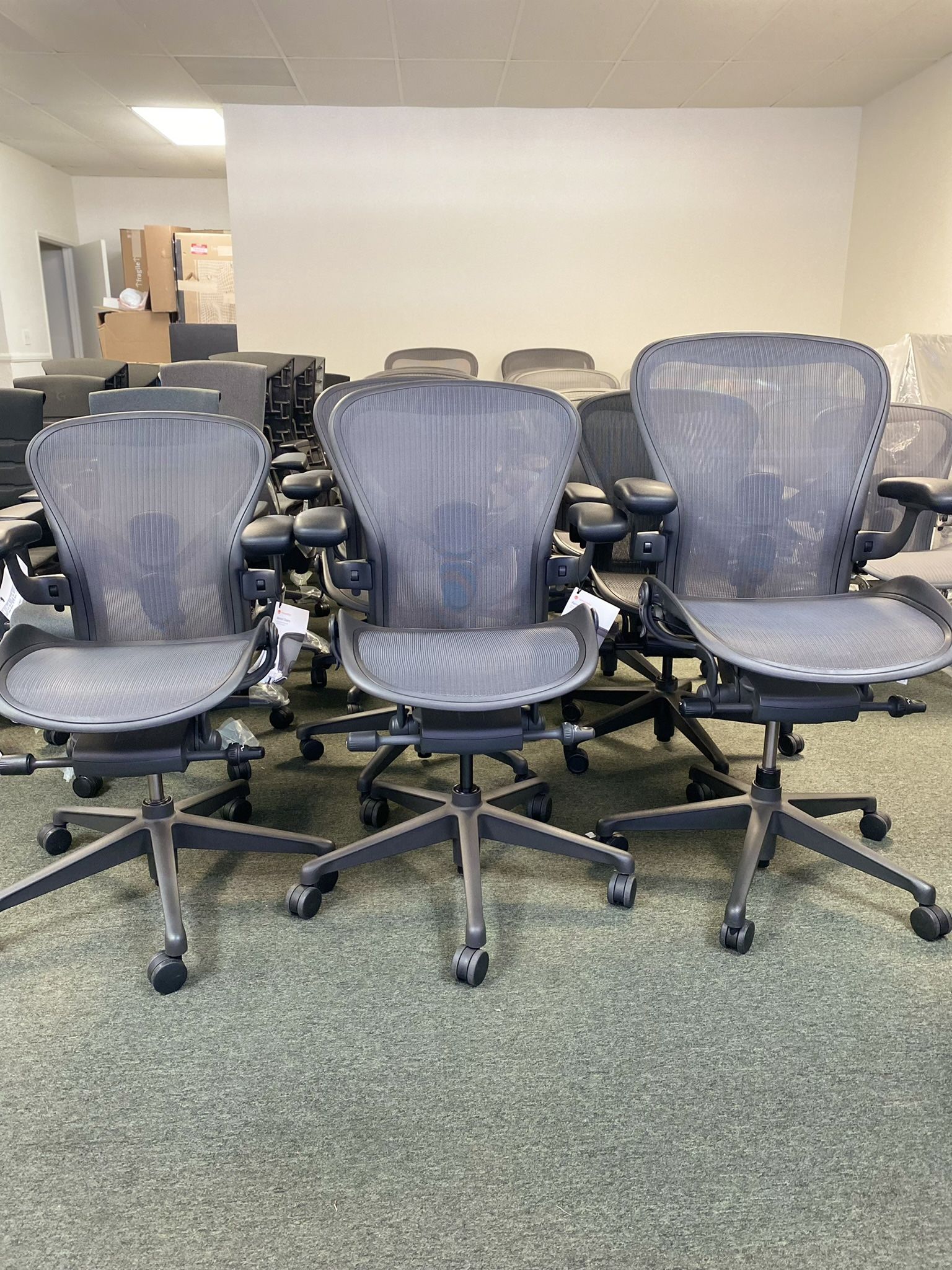 HERMAN MILLER AERON FULLY LOADED š„size A B C available ā
pick Up-deliver-shipping.