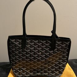 Anjou Black Bag