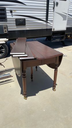 Vintage 8’ Table