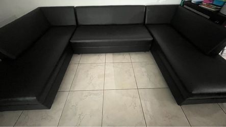 Black 3 piece faux leather lounge couch. In good condition. Pick up only. Asking $400