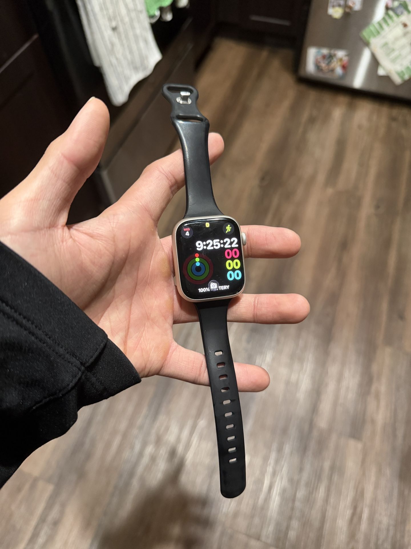 Apple Watch Series 7 - 45 Mmm WITH accessories