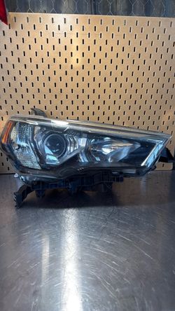 ⭐️ 2014-2020 Toyota 4runner Halogen Right Side Headlight OEM 811(contact info removed)⭐️