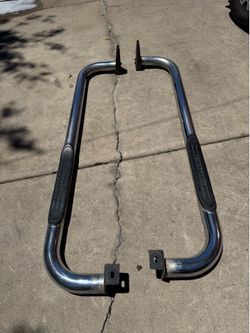 Running boards for a single-cab Silverado in good condition.