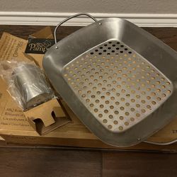 Pampered Chef BBQ Roasting Pan With Can Holder