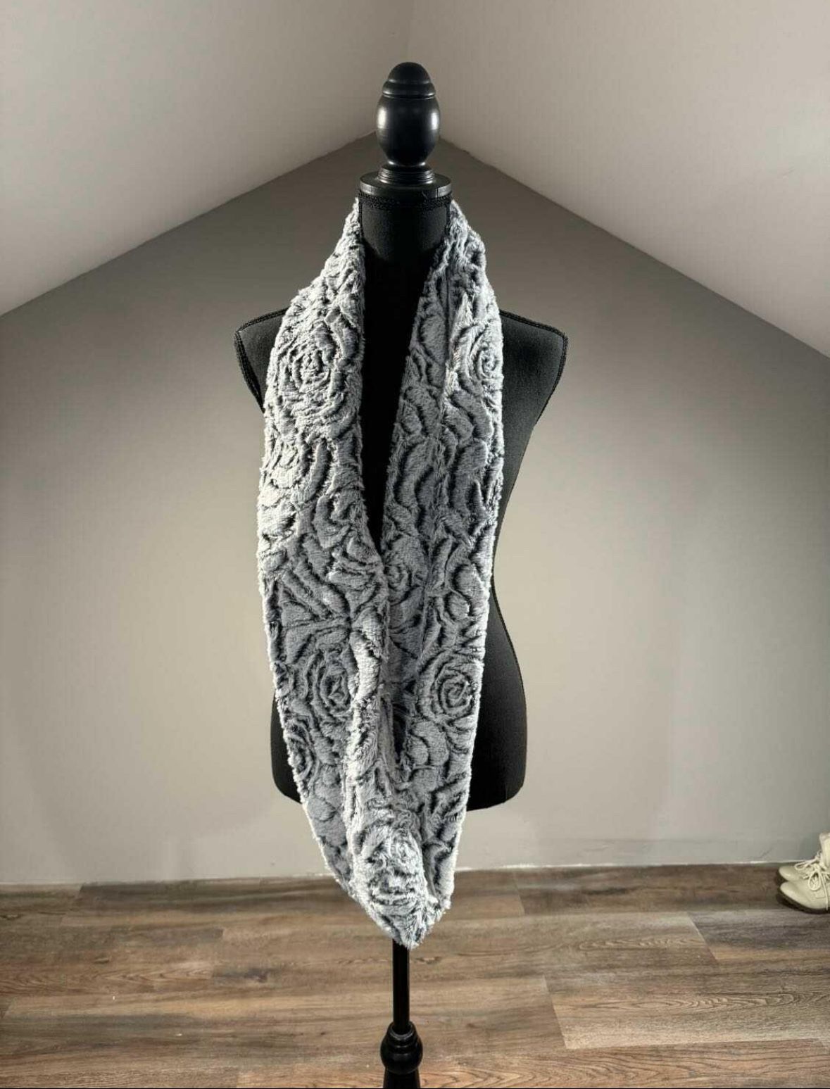 New Soft Black & White Furry Infinity Scarf