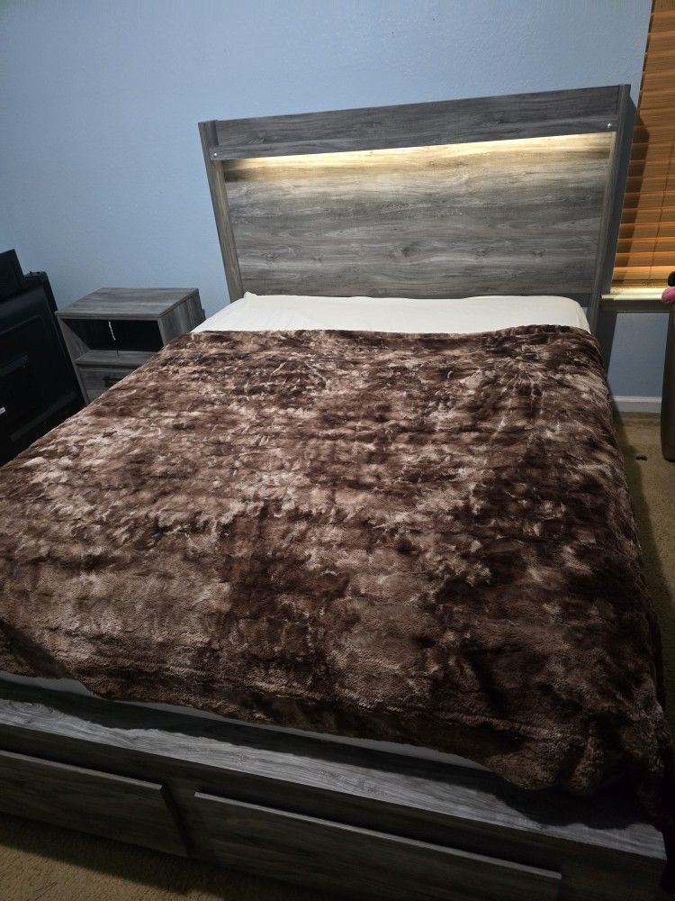 3pc Queen Bedroom Set with LED headboard