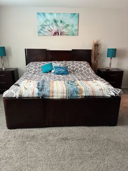 MOVING SALE: bed, decor, dressers