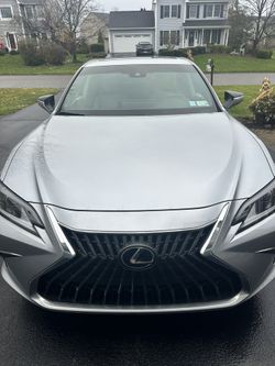 2023 Lexus ES 300h