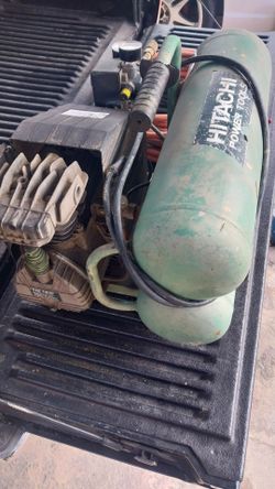 HITACHI AIR COMPRESSOR IN GREAT WORKING CONDITION AIR HISE INCLUDED