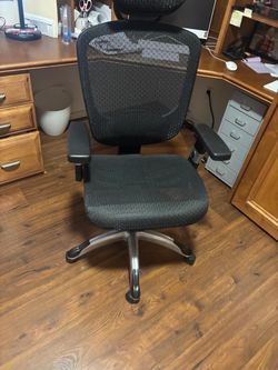 Black Mesh Ergonomic Office Chair