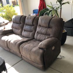 Recliner Sofa With USB Ports And 3 Different Adjustable Positions