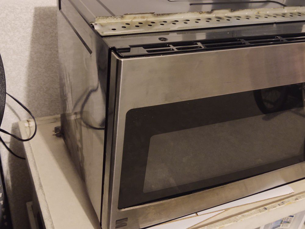 LOT 231 KENMORE MICROWAVE WITH STAINLESS INTERIOR