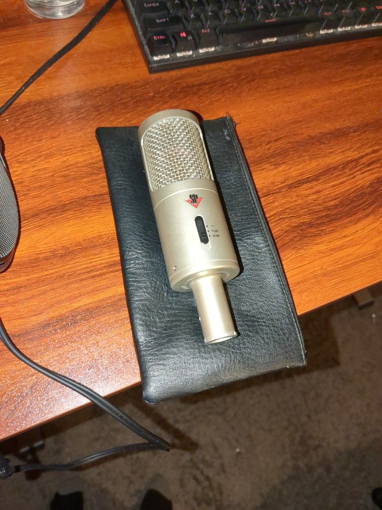 Studio Projects B1 Microphone