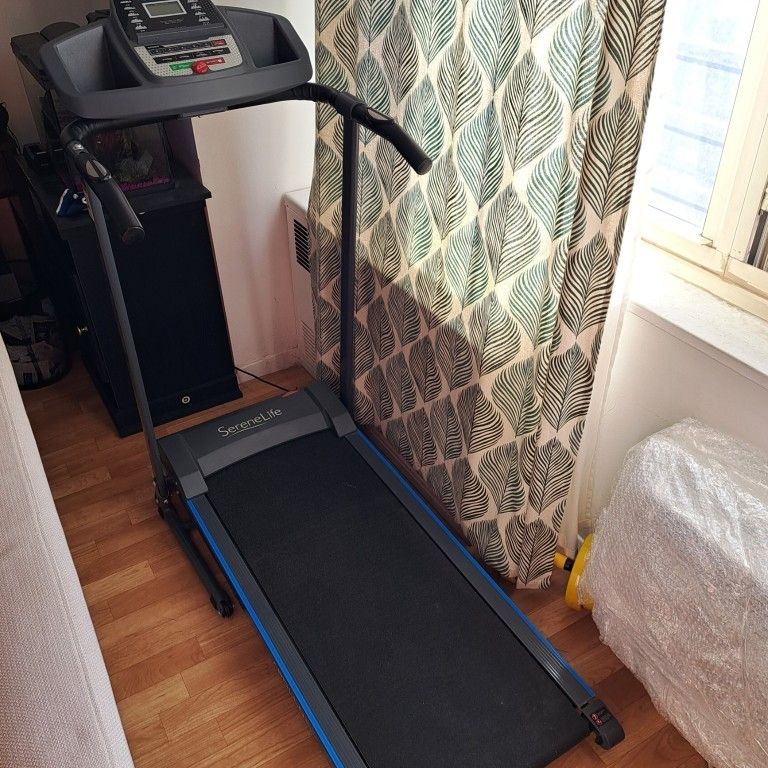 LSereneLife Electric Folding Treadmill SLFTRD20 black 53x26x9.5 for Sale in Brooklyn NY OfferUp