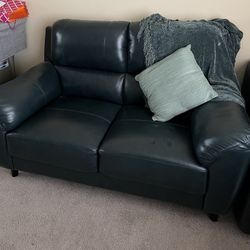 Love seat Like new!
