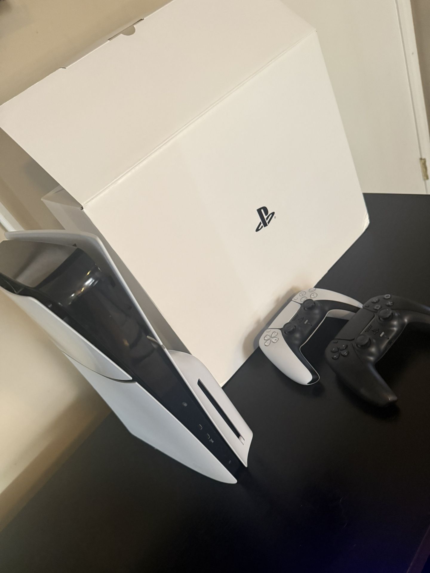 PS5 slim 2 Wireless Controllers Like New 