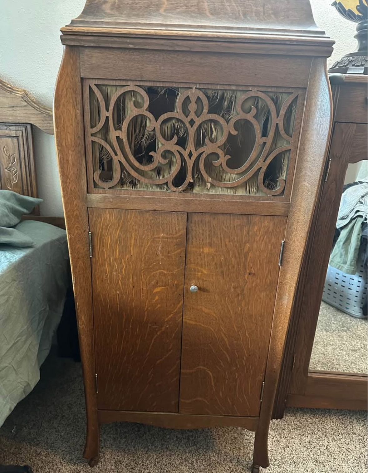 Hawthorne Phonograph And 78rpm Records