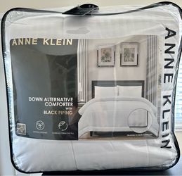 Brand New Anne Klein Full/Queen Comforter