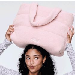 NEW VICTORIAS SECRET PINK SHERPA TOTE $20!