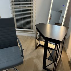 Office Desk And Chair 