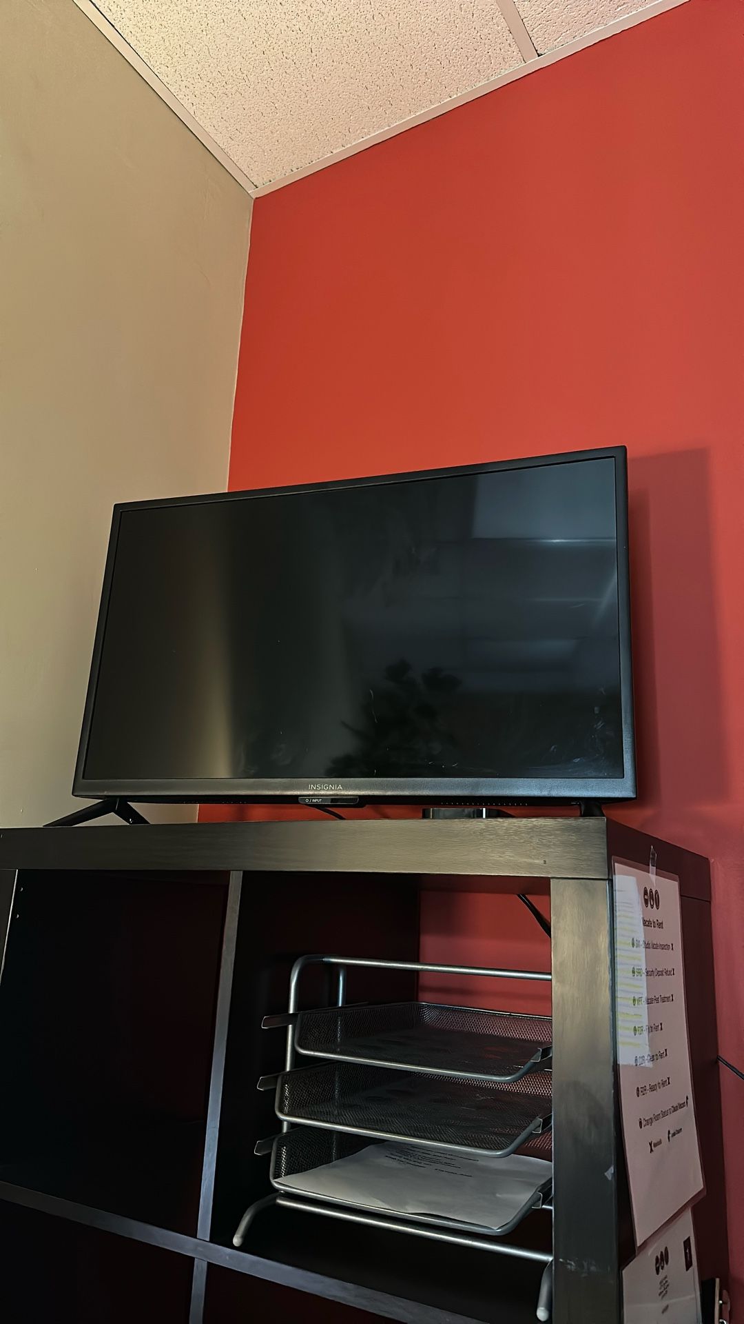 Insignia 32 In. TV  (4 TV’s)