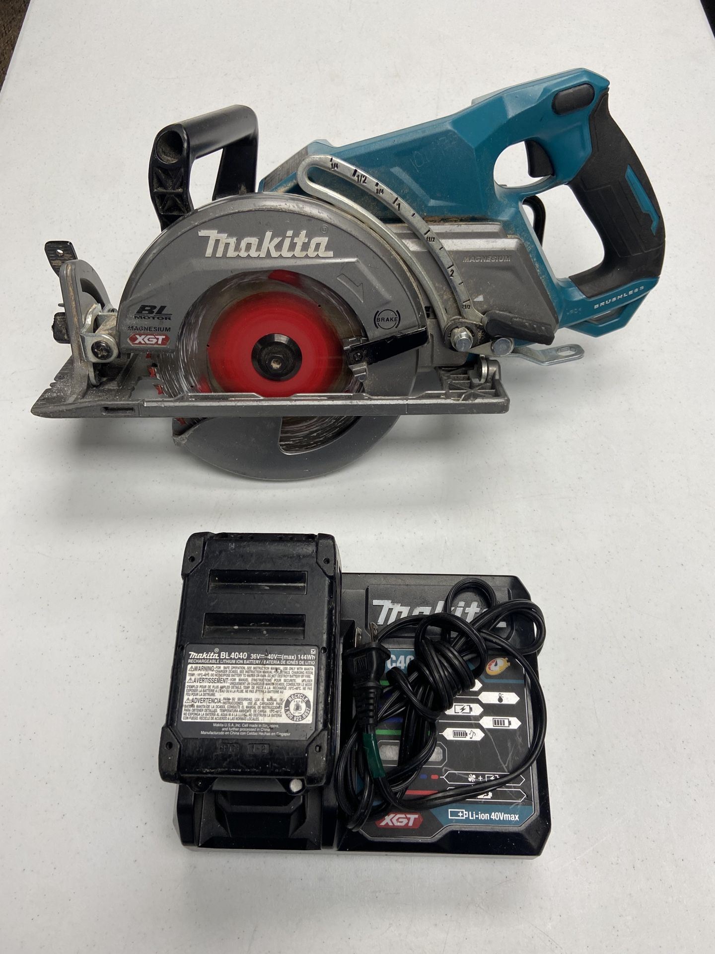 Makita 40V Circular Saw with Battery GSR01