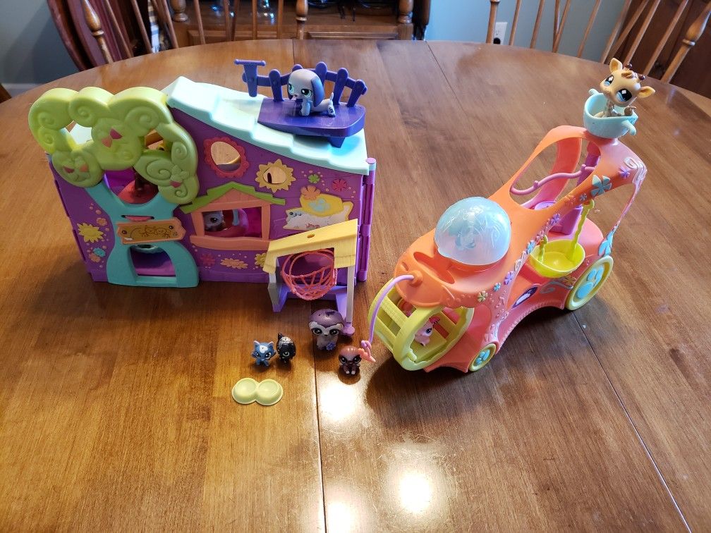 Littlest Pet Shop LPS set with Pets